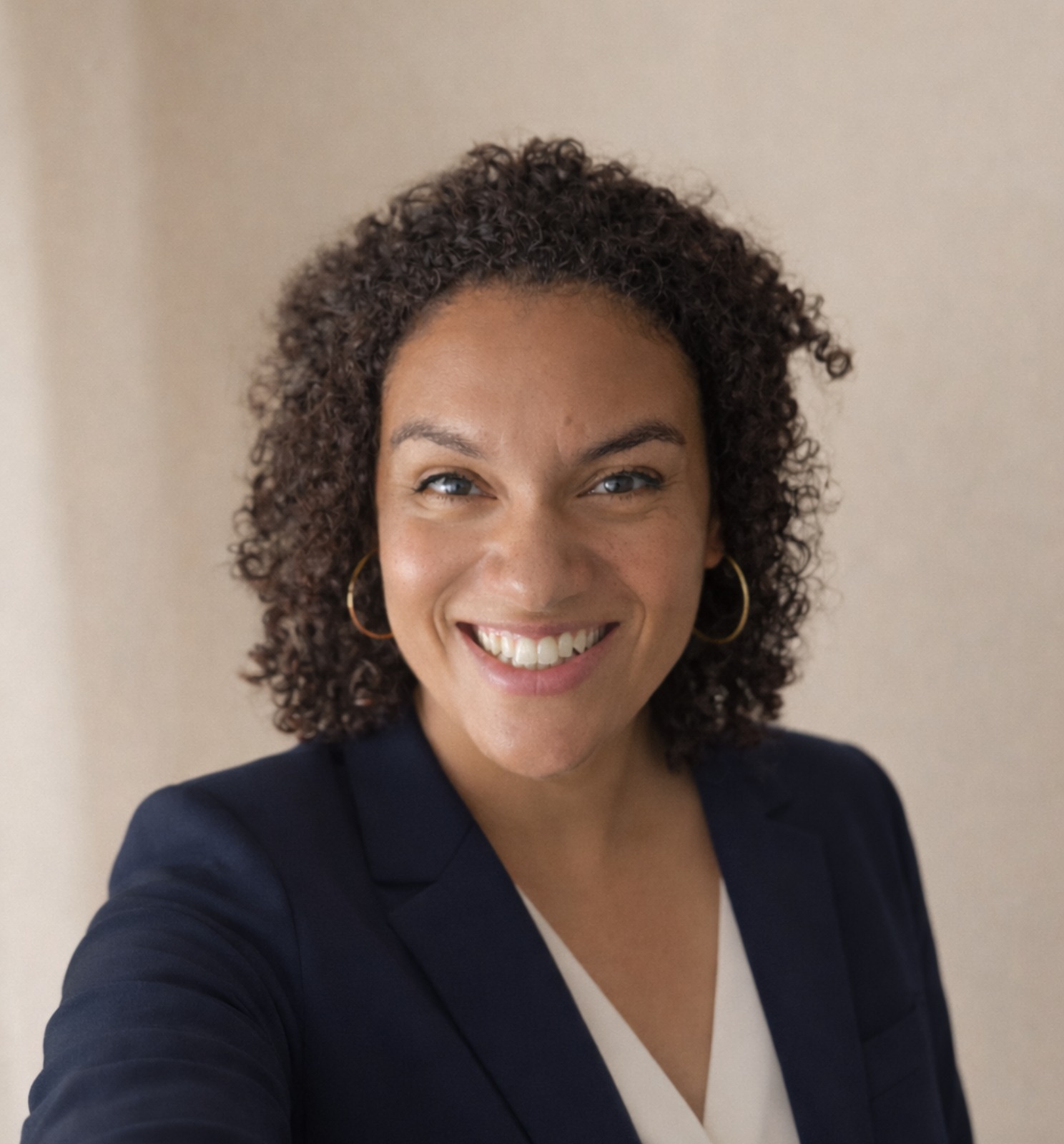 Portrait of Cindy Arevalo, founder of Cindy Nova Coaching